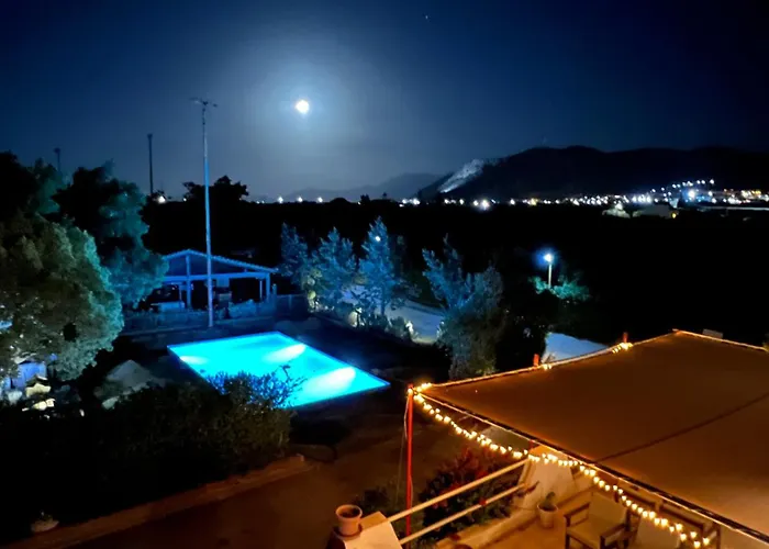 Διαμέρισμα Arion Stables & *