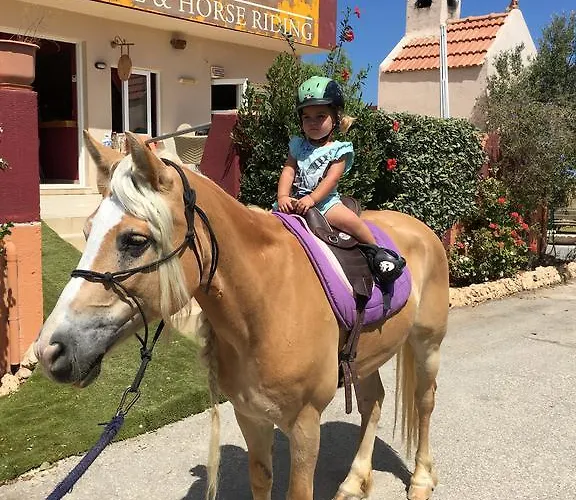 Arion Stables & Διαμέρισμα